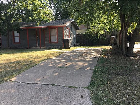 2nd image of 257 Graham St