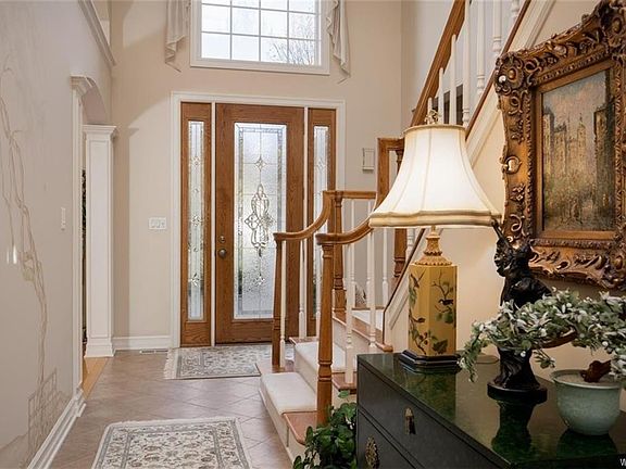 4th image of 32 Summer Hill Ct