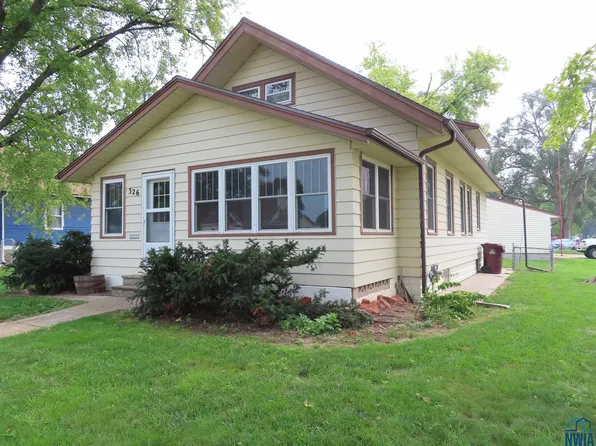 326 W 17th St, South Sioux City, NE 68776