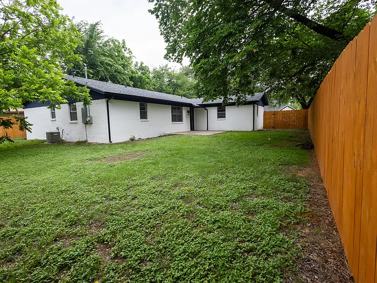 3812 David Ln — Photo 38