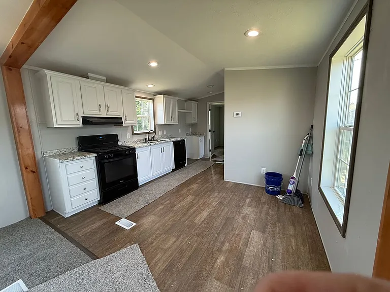 1323 Floyd Ave — Photo 9
