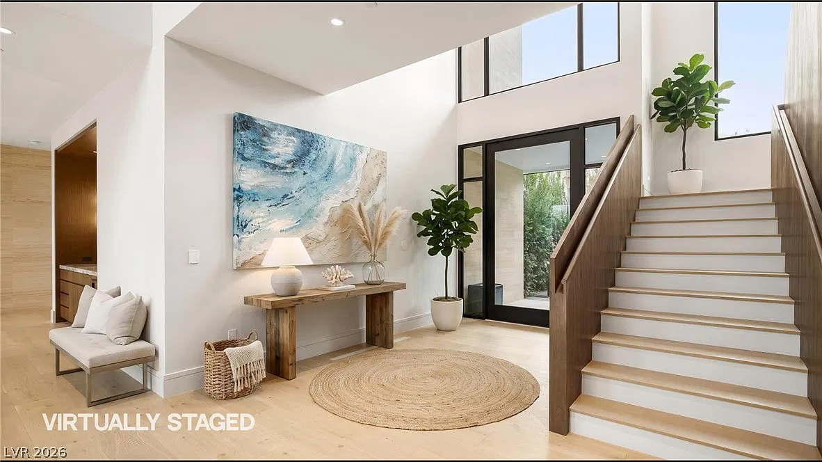 5 bed, 7.0 bath, 5616 sqft, $35,000 — Photo 3