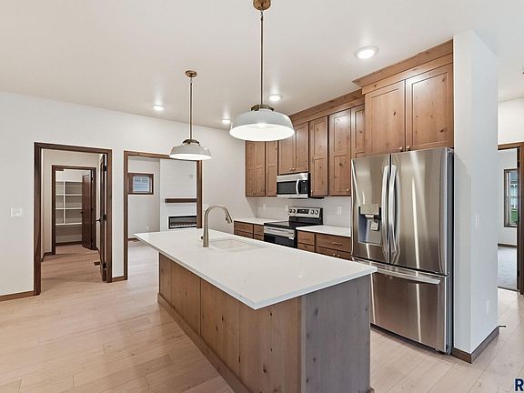 4th image of 2413 E Brek St