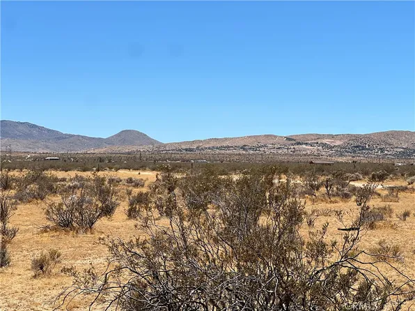 1 Del Oro Rd, Apple Valley, CA 92308