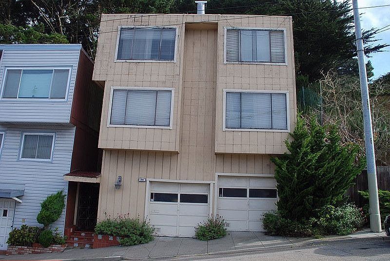 1st image of 300 Quintara St
