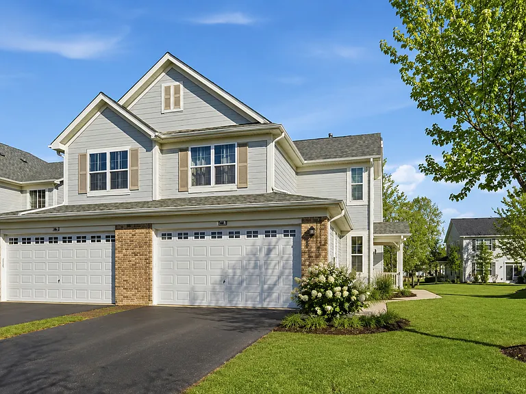 367 Chesapeake Ln — Photo 1