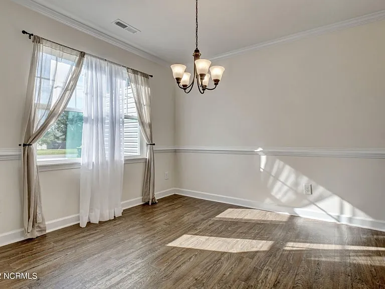 109 Easton Dr — Photo 6