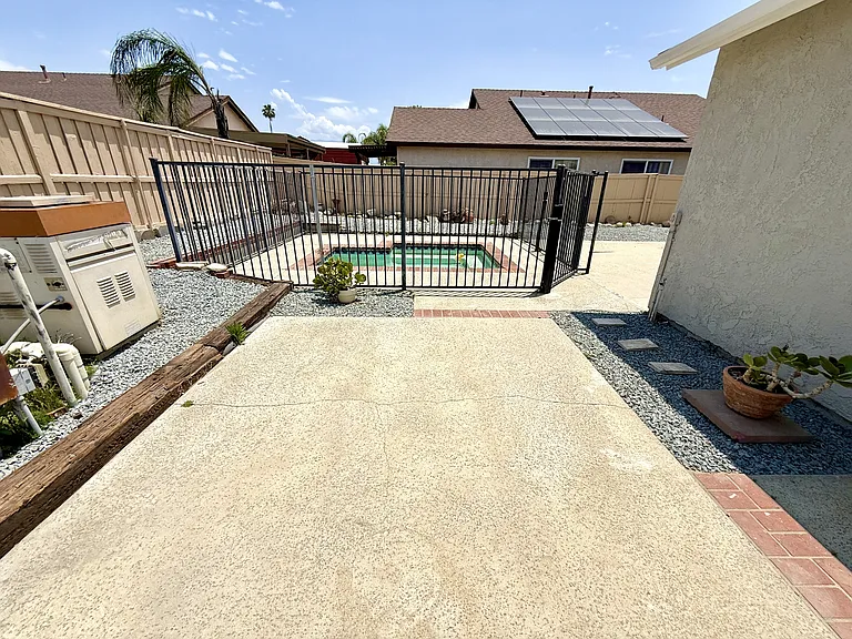 2382 Carlsbad Cir — Photo 29