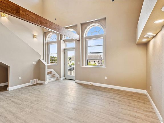 3rd image of 208 3rd Ave W