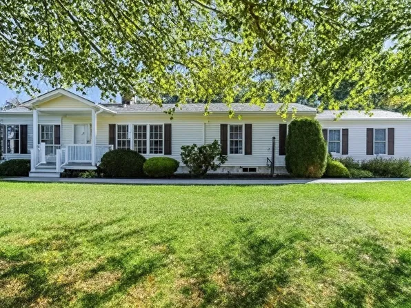 806 Waverly Rd, Middleboro, MA 02346