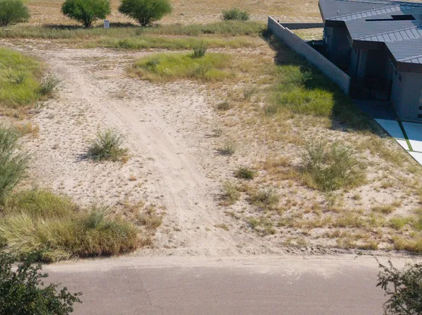 121 Jog Falls Rd, Laredo, TX 78041