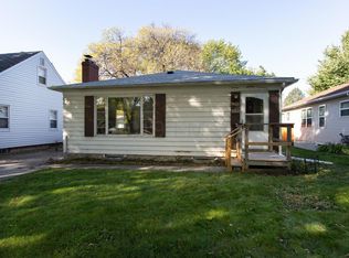 1421 10th St S, Fargo, ND 58103