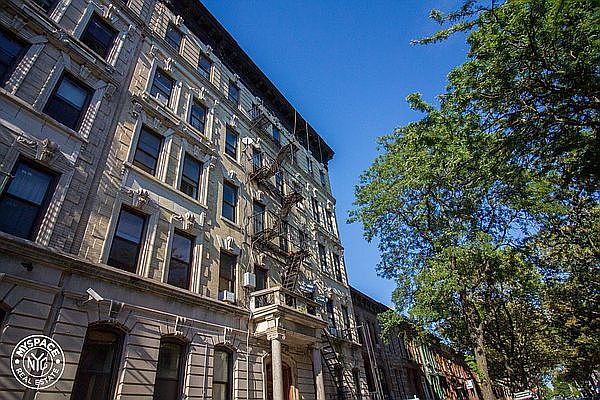 2nd image of 161 Vernon Ave #3F