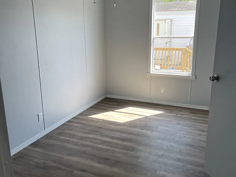 409 E Main St — Photo 7