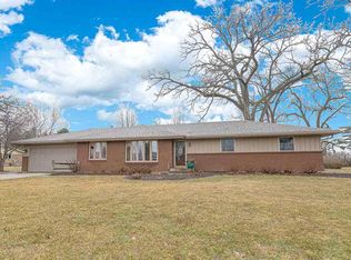 8271 E Hales Corner Rd, Stillman Valley, IL 61084