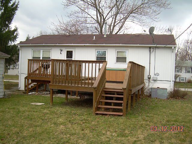 2nd image of 2204 Clover Ln