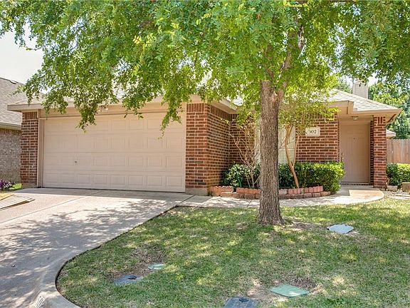 3rd image of 502 Saddle Dr
