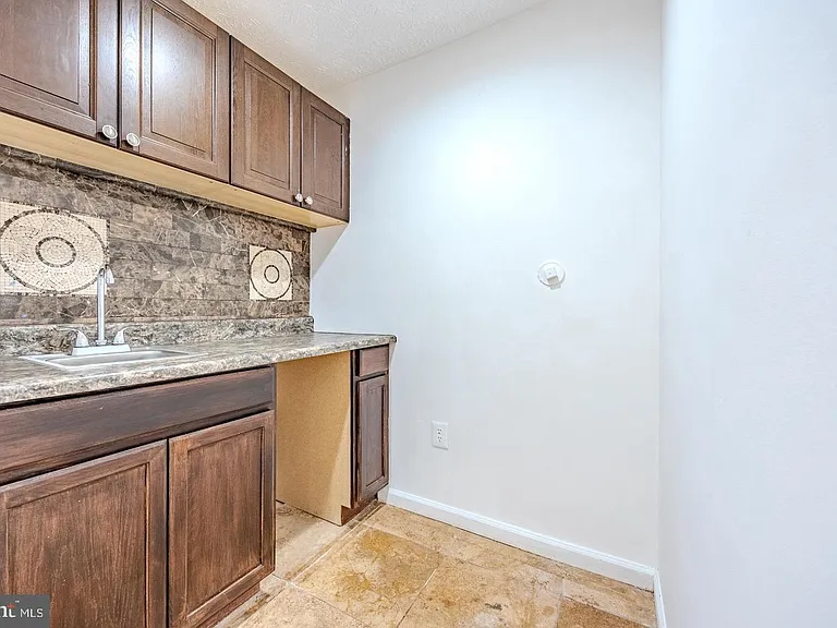 8200 Maple Ridge Ave — Photo 27