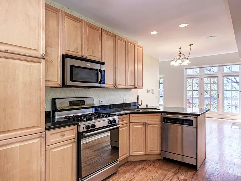 3748 N Clifton Ave — Photo 8
