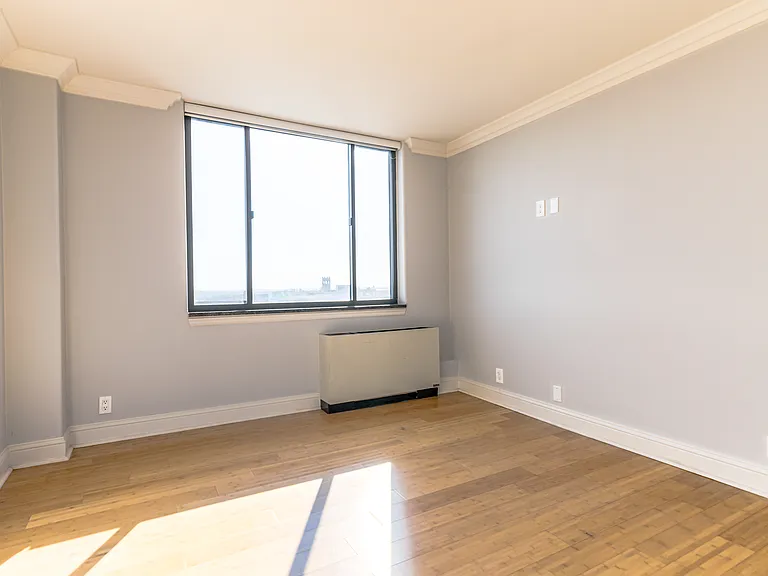 700 E 8th St #16-O — Photo 3