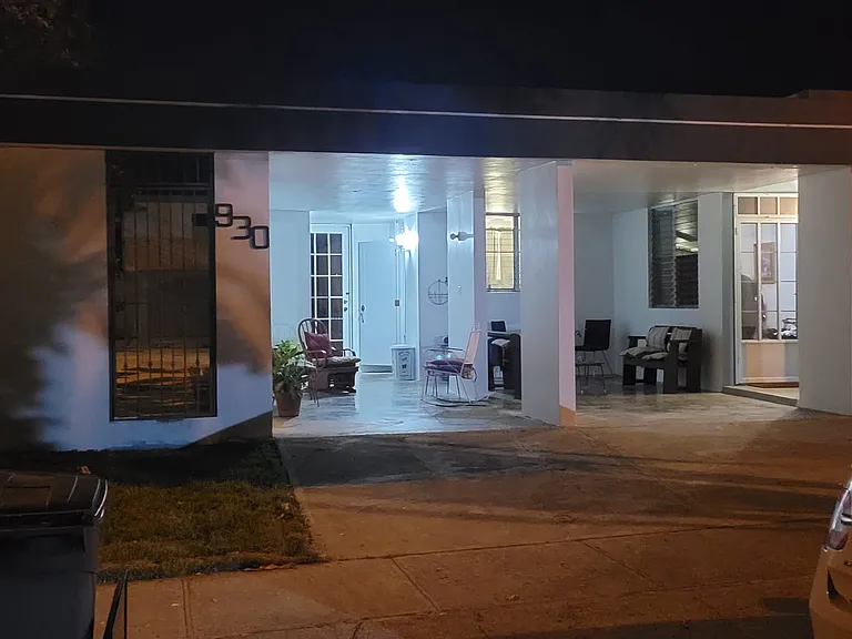 930 Calle Brillante — Photo 2