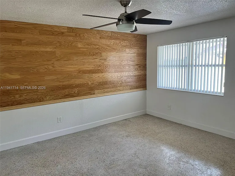 4725 NW 4th St #4725 — Photo 3