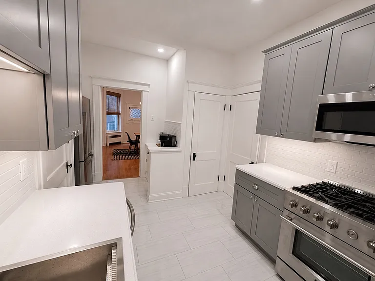 6110 Waterman Blvd — Photo 11