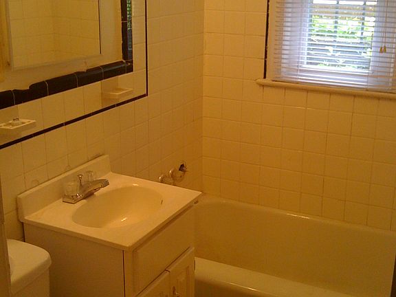 4th image of 4236 Benning Rd NE #102