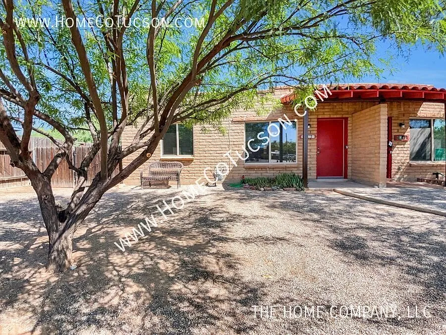 1725 E Adelaide Drive: Charming Brick Home with Private Fenced Yard — Photo 4