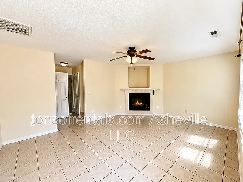 2 bed, 2.5 bath, 1114 sqft, $1,795 — Photo 2