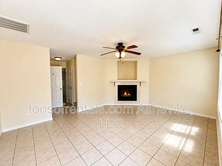 28 Rotunda Cir — Photo 2
