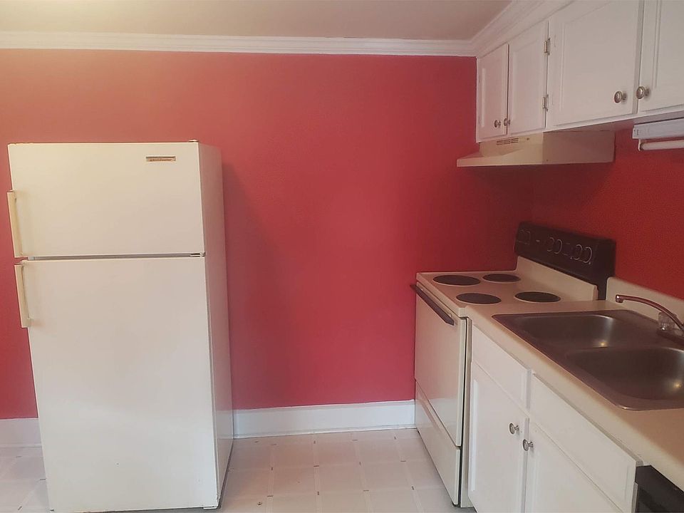 2nd image of 618 E Main St APT D