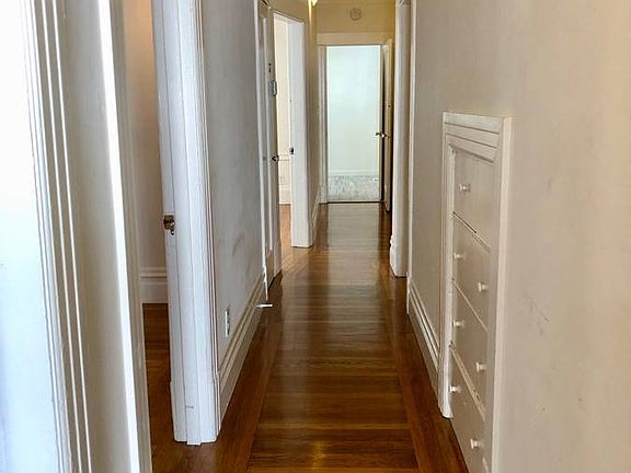 4th image of 2055 Larkin St