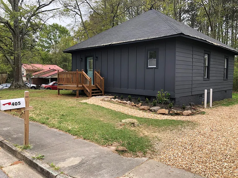 405 Adamson Ave — Photo 1