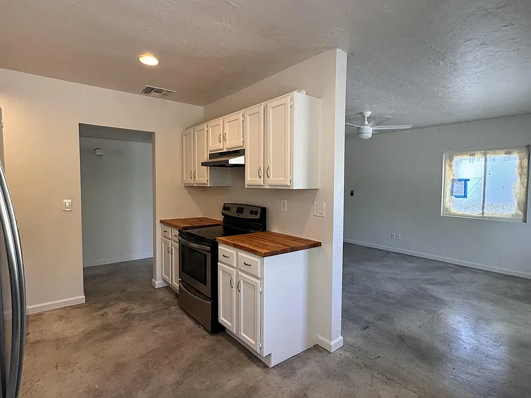 2718 N Greenfield — Photo 7
