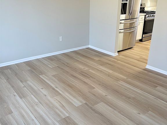 5th image of 4458 Ashley Park Dr