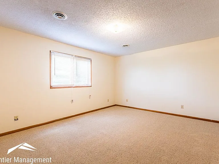 1919 Crescent Dr #1 — Photo 6