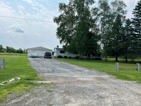 5690 Harrington Rd, Croswell, MI 48422