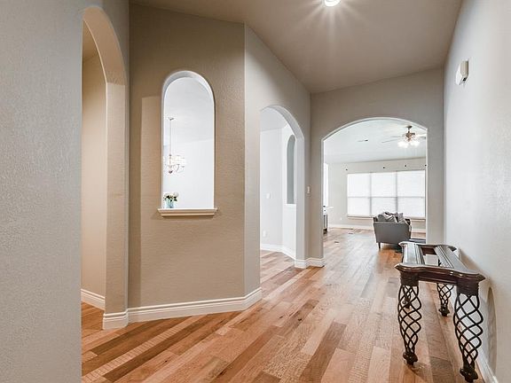 5th image of 11 Windsinger Ct