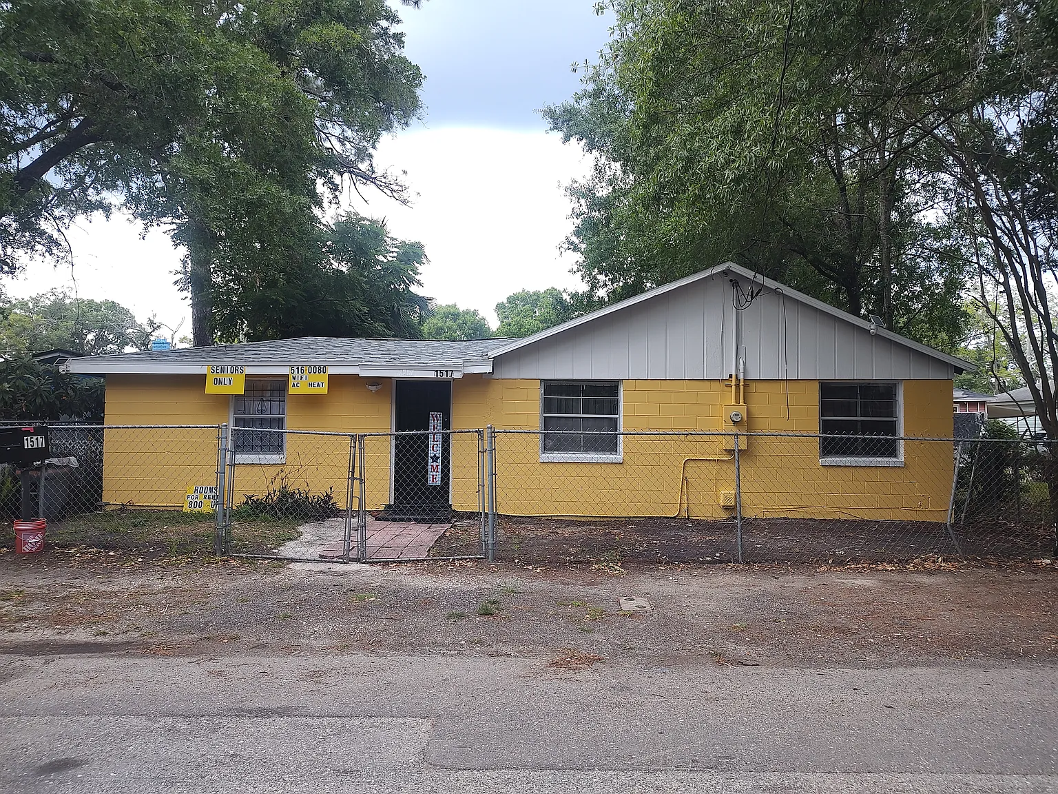 1517 Ella St — Photo 2