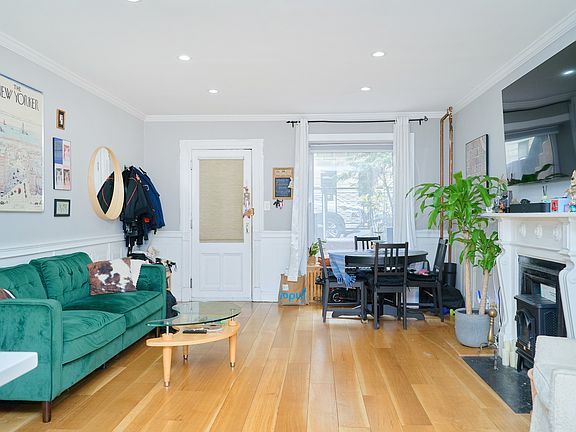 2nd image of 539 Manhattan Ave APT 1