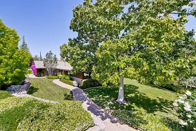 3649 Warner Dr photo 1