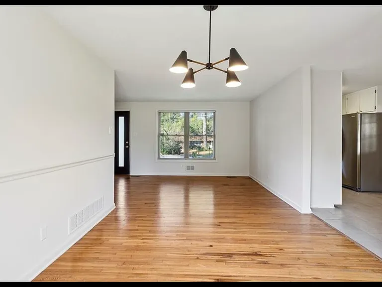 2474 Warwick Cir NE — Photo 6