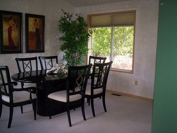 Formal Dining Rm