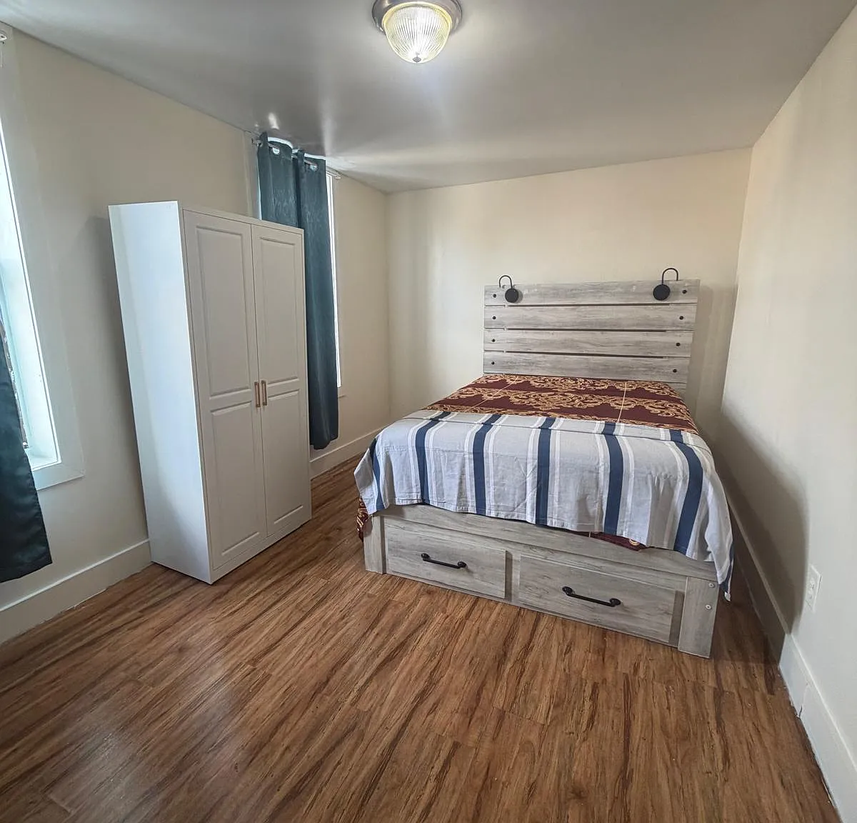 3 bed, $1,600 — Photo 1