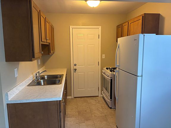 3rd image of 2206-2220 Nuttman Ave #2206-B