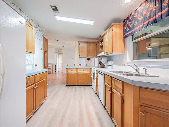 5th image of 37700 NEUKOM AVENUE