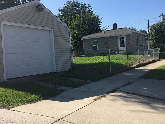 3rd image of 902 S Ironwood Dr