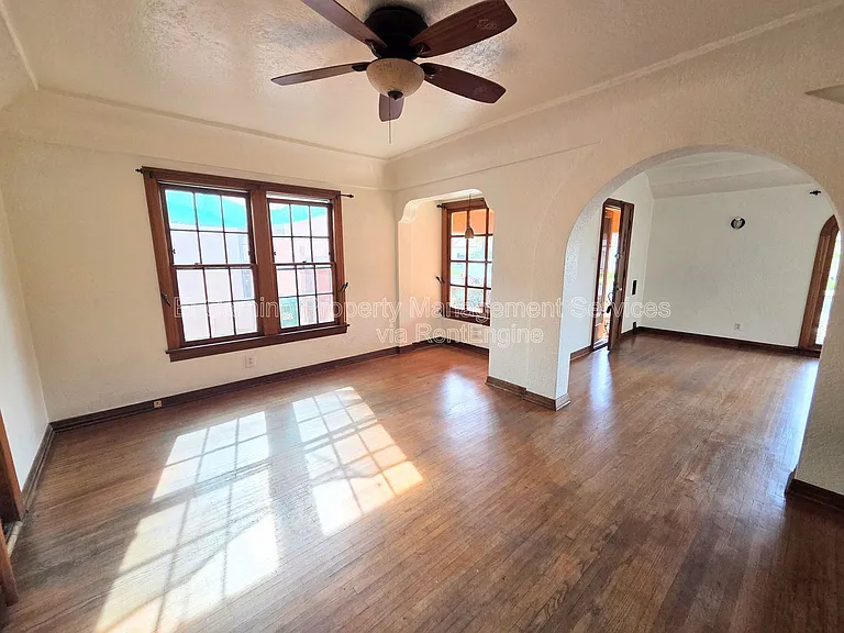 2068 San Francisco Ave — Photo 15