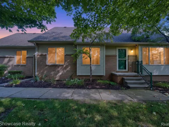 1046 Bird Song Ln, Milford, MI 48381